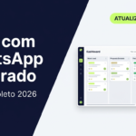 Painel de CRM com WhatsApp integrado mostrando funil Kanban e histórico de conversas em um único painel — plataforma de gestão de leads para PMEs brasileiras.